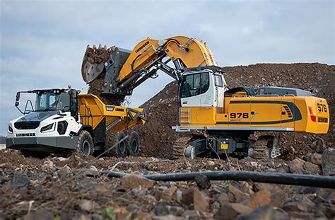 Liebherr R 976-E and R 980 SME-E - Machinery Movers Magazine