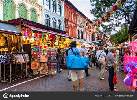 Shopping in Singapore Chinatown – Stock Editorial Photo © ronniechua #145712397