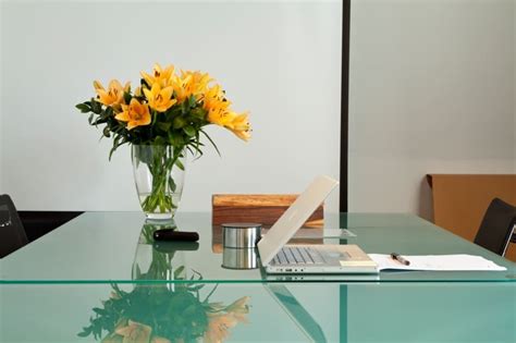 How to Keep Office Flowers Fresh | Planteria Group