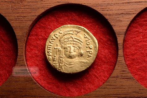 Ancient Byzantine Gold Solidus Coin Of Emperor Maurice Tiberius - 583 Ad