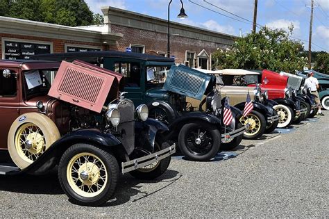 Antique vehicle show makes its mark in Waterbury - Auto Trusta