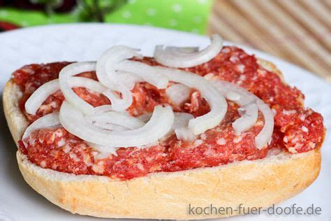 Mmmh, lecker! Mettbrötchen, aber muß mit Zwiebel sein | Favorite recipes, Baby food diet, Baby ...