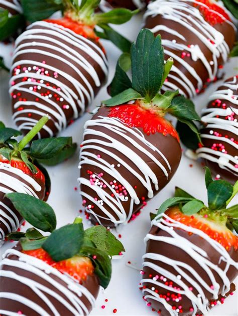 Easy Chocolate Covered Strawberry recipe (2022)