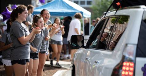 College of the Holy Cross Welcomes Largest Class in School History ...