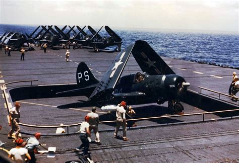 Curtiss SB2C-5 Helldiver | Wwii aircraft, Aircraft carrier, Flight deck