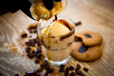 Coffee Ice Cream Recipe - Serving Ice Cream