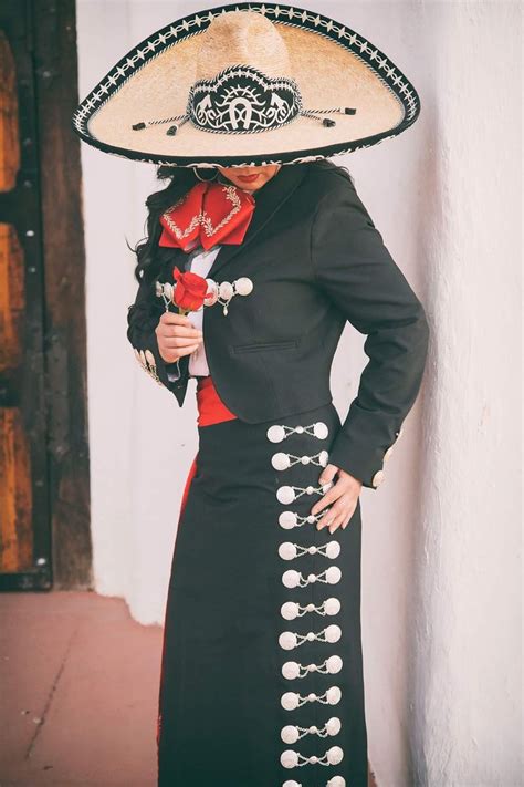 Pin by Jacqueline Figueroa🌺 on Mexican beauty | Mariachi outfit, Mariachi suit, Clothes for women