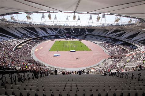 File:London Olympic Stadium Interior - April 2012.jpg - 维基百科，自由的百科全书
