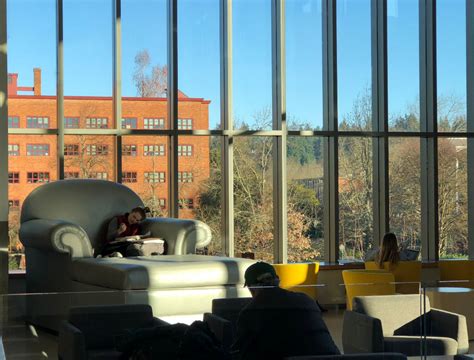 Best places to study on University of Oregon's campus Falling Skies, Big Chair, Green Table ...