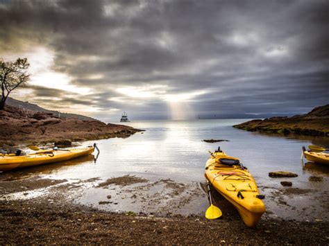 A spectacular way to see Coles Bay, Tasmania: kayaking with Freycinet ...