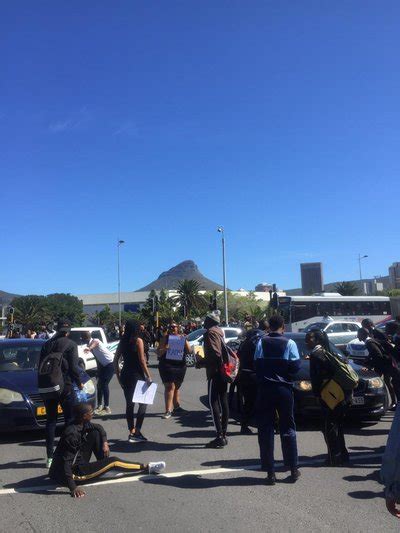 10 arrested in Cape Town student protests