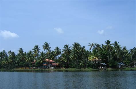 Travel World Blog: VEMBANAD LAKE