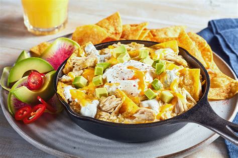 Chilaquiles Verdes con Pollo - Flavor & The Menu