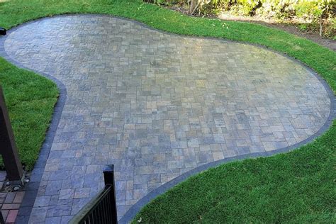 Benefits of Using Pavers vs. Concrete for Building a Patio in MN