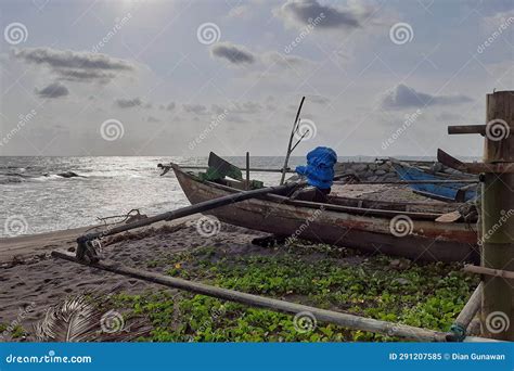 Traditional Fishing Boats are Abandoned on the Beach Stock Image - Image of traditional, fishing ...