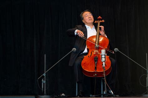 Cellist Yo-Yo Ma Performs Bach’s Cello Suites in Free Concert for ...