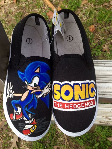 Sonic the Hedgehog shoes www.offbeatcanvas.com | Canvas shoes diy ...