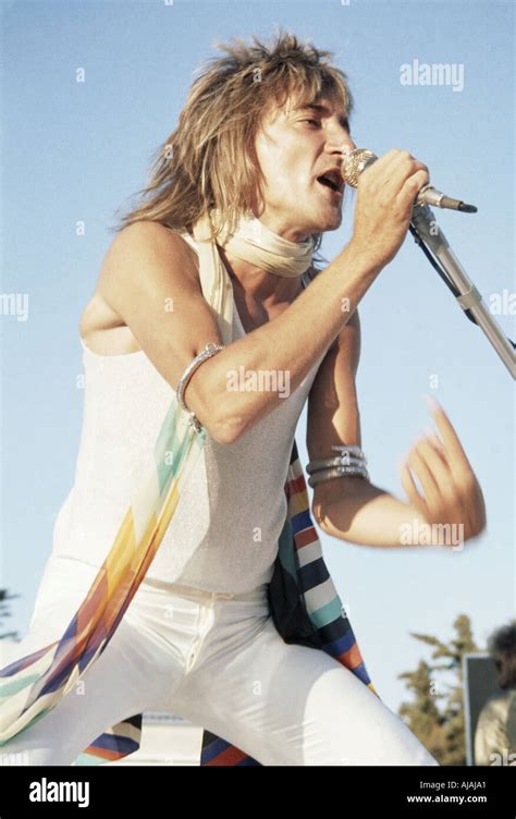 Rod stewart 1970s hi-res stock photography and images - Alamy