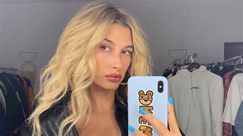 Hailey Bieber Cut Her Hair Into a Bob and Dyed It Black — See Her New ...