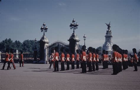 40 Incredible Color Photographs That Show What Life Was Really Like in Britain in the 1950s ...