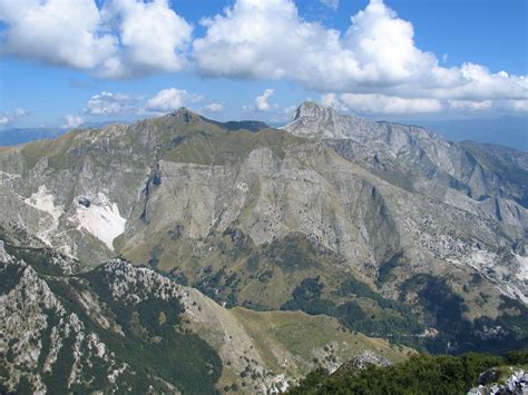 50 Hikes In and Around Tuscany: An Introduction to the Geology of the Alpi Apuane