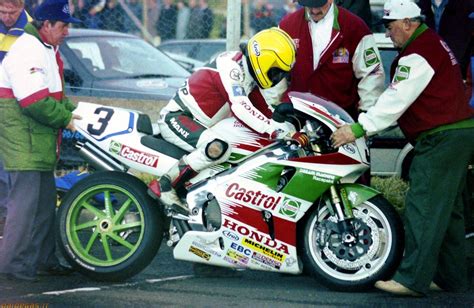 North West 200 practice May 1995 Joey Dunlop - Honda RVF RC45 | Racing bikes, Road racing, Bike ...