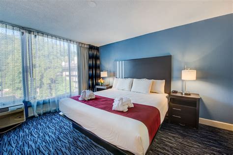 Glenstone Lodge in Gatlinburg | Best Rates & Deals on Orbitz