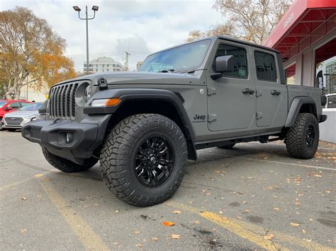 New 2020 Jeep Gladiator Sport S 4x4 Custom Wheels & Tires Sport Utility ...