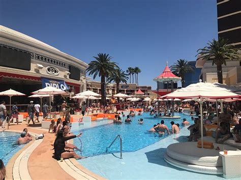 Awesome Pool Party! - Encore Beach Club, Las Vegas Traveller Reviews ...