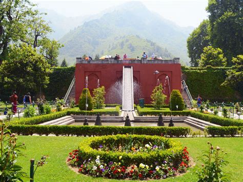 The Amazing World: Chashme Shahi (The Royal Spring), Srinagar, Kashmir.