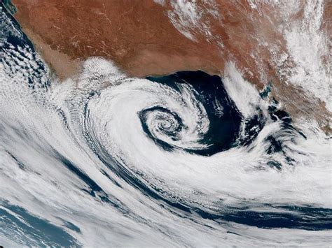 What Are Extratropical Cyclones?