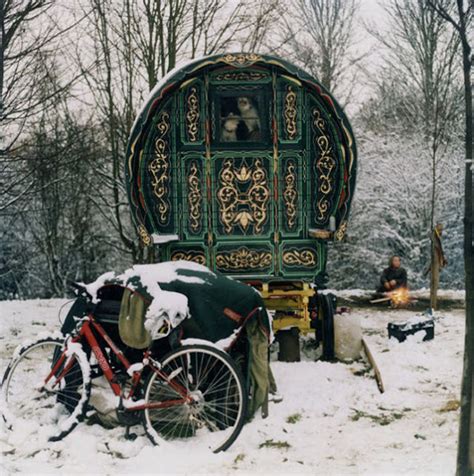 Wonderful Pictures Give an Extraordinary Glimpse Into Daily Life of the Modern Gypsies in 1986 ...