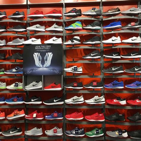 Champs Sports - Shoe Store in National City