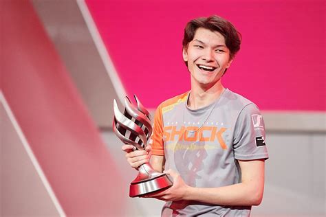 sinatraa: Valorant Settings, Crosshair & Gear (2023)