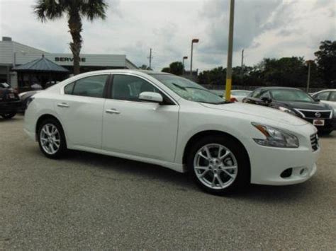 Photo Image Gallery & Touchup Paint: Nissan Maxima in Pearl White (QAB)