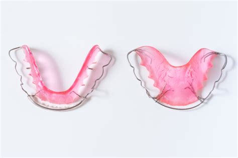 How to Clean a Retainer | Farmington Dental & Orthodontics | Fayetteville