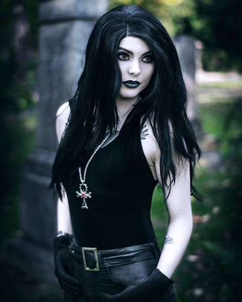 Death Cosplay From The Sandman - Media Chomp