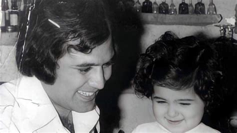 Twinkle shares cutest childhood pic with Rajesh Khanna on their shared ...