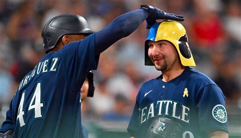 Mariners' Cal Raleigh's Playoff-Clinching Home Run: A Historic Moment ...