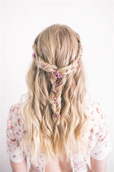 The Prettiest Festival Hairstyle | The Blondielocks | Life + Style