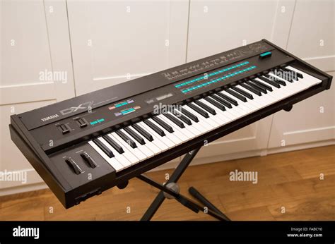 Yamaha dx7 hi-res stock photography and images - Alamy