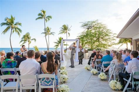 Elegant Halekulani Hotel Destination Wedding | Wedding venues hawaii, Halekulani, Wedding classic