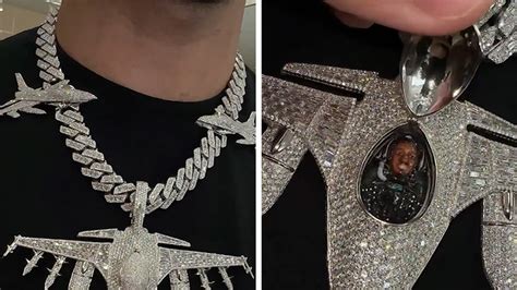 NFL's Mecole Hardman Cops Incredible Jet-Themed Chain, 100+ Carats of ...