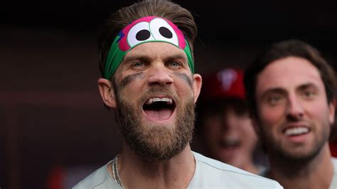 Bryce Harper rocks massive Phillies chain ahead of Phillies-Braves Game ...