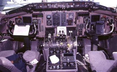 Aerospaceweb.org | Aircraft Museum - MD-80 Cockpit Pictures