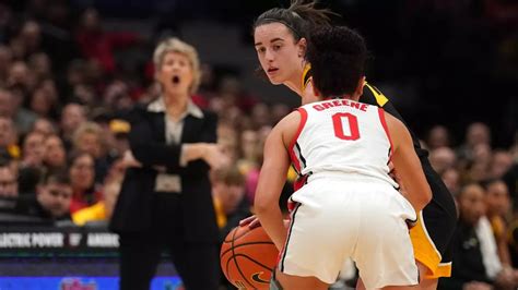 Caitlin Clark and Iowa women's basketball blow big lead to lose in ...