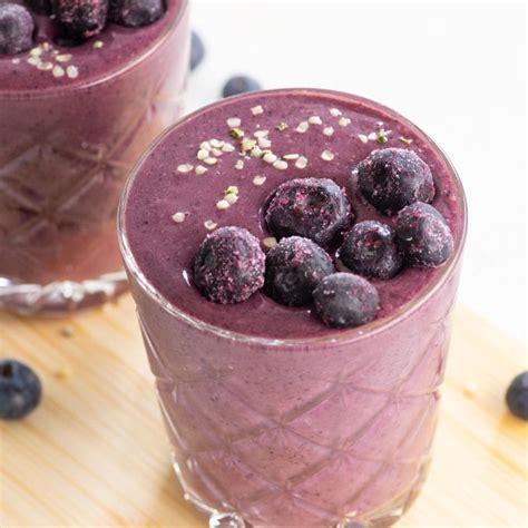 Simple Blueberry Acai Smoothie - Mindful Avocado