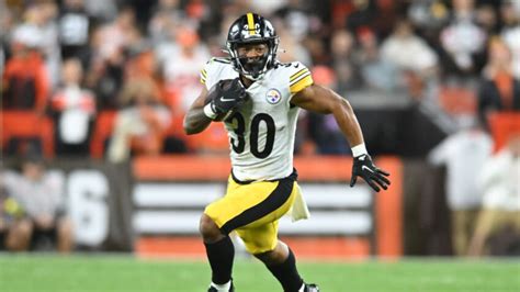 Jaylen Warren has earned a bigger piece of the pie in Steelers offense