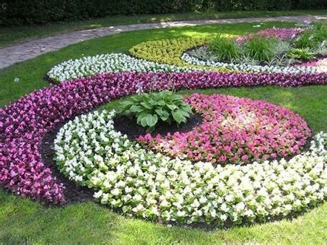 42 Lovely Small Flower Gardens And Plants Ideas For Your Front Yard ...