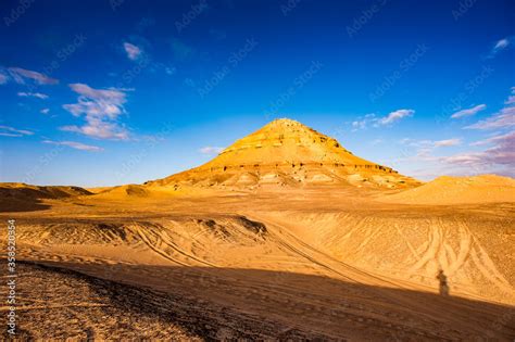 It's Rock near the Bahariya Oasis in the Sahara Desert in Egypt Stock ...